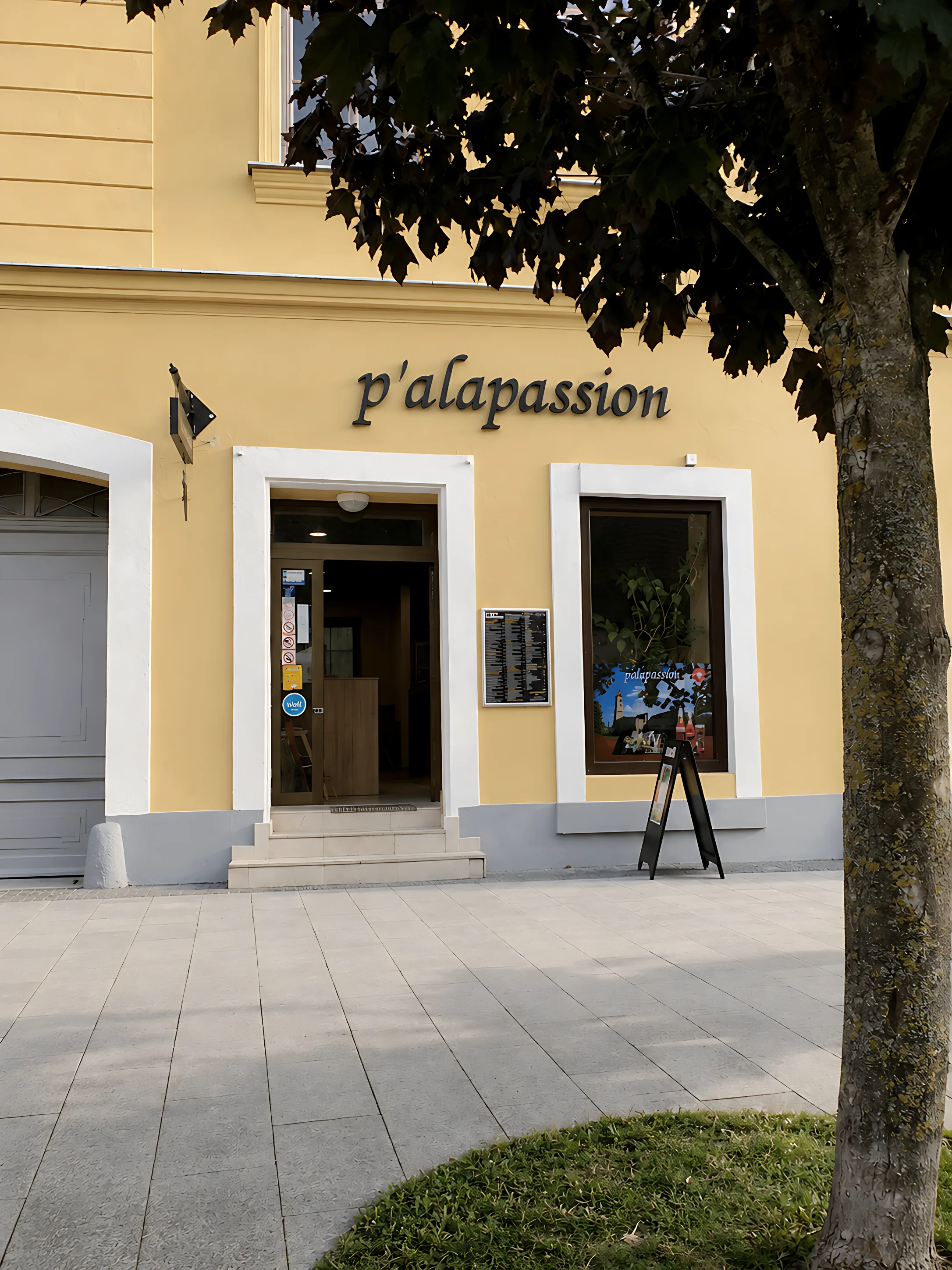 Ulaz u palačinkarnicu P'alapassion u Čakovcu s natpisom iznad vrata